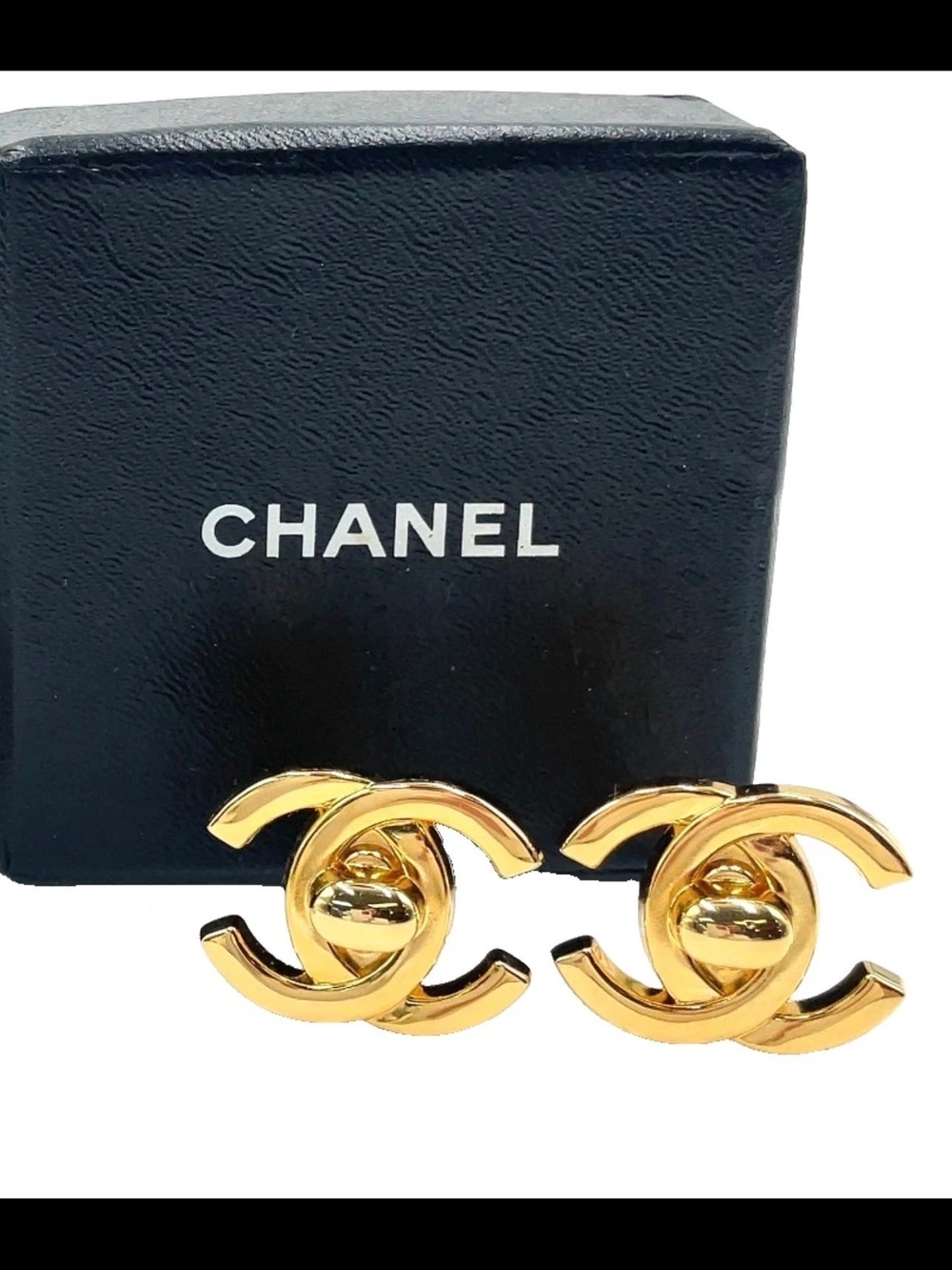 CHANEL Gold Interlocking CC Clip-On Earrings - Shiny Gold